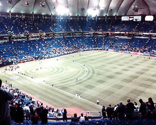 Color image of the last Minnesota Twins game at the Hubert H. Humphrey Metrodome, 2009.